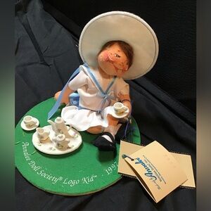 ANNALEE VINTAGE TEA TIME GIRL NWT TEA SET VERY CUTE DOLL SOCIETY LOGO KIDS 97-98